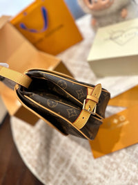 Saumur Messenger Bag