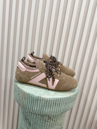 26S Sneakerina