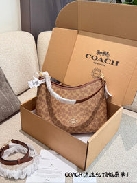 Laurel Shoulder Bag