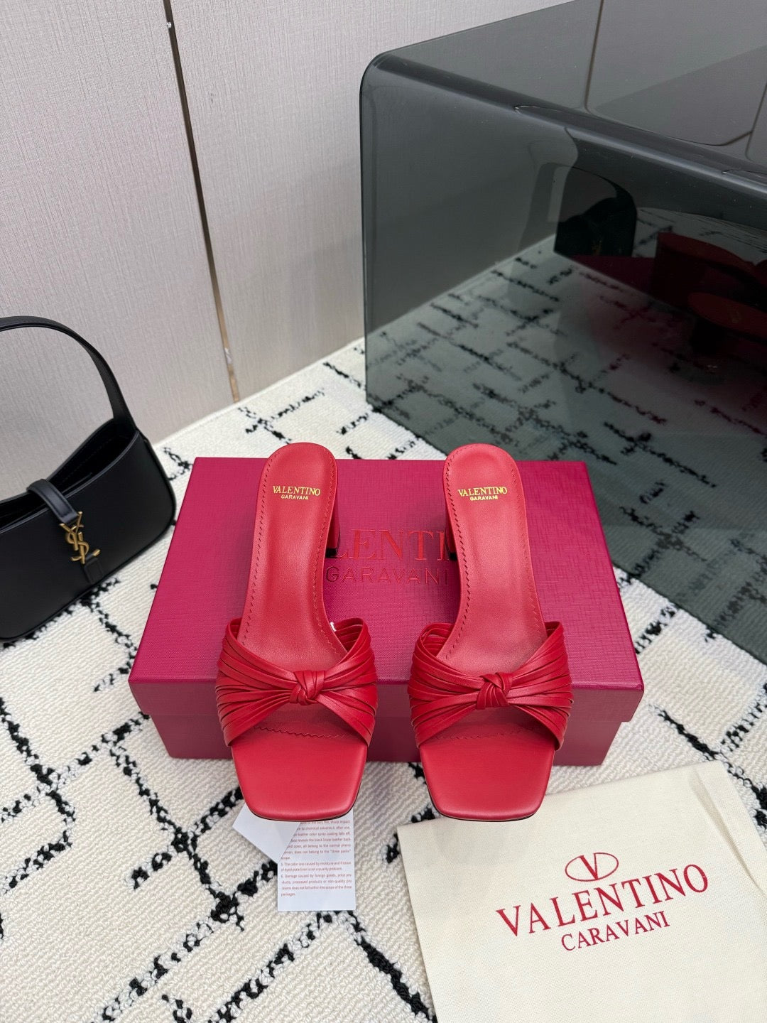 26S Garavani Annet Mules