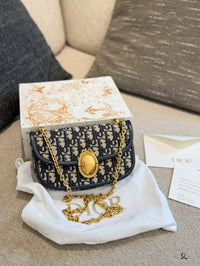 Médaillon Flap Bag