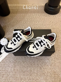 Logo Sneakers