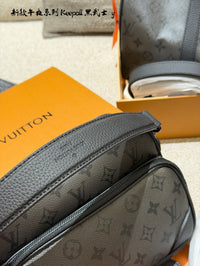 Nil Messenger Bag