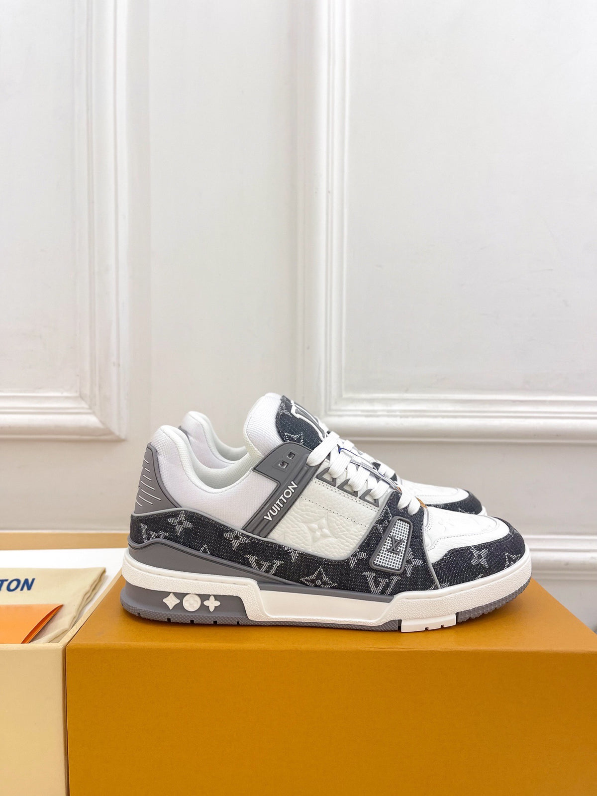 Logo Trainers Grey