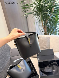 Le 37 Bucket Bag Calf Leather