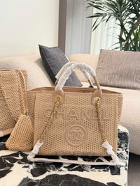 Deauville Tote in Beige Raffia
