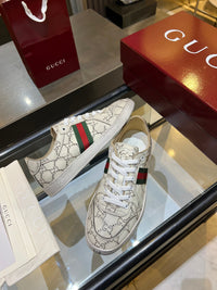 Stretch Low Top Trainers