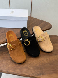 26S Médaillon Buckle Mules