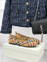 26WF Check Ballet Flats