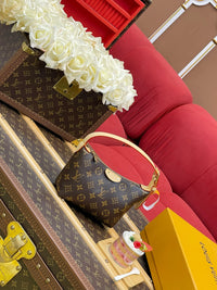 Hills Pochette Bag