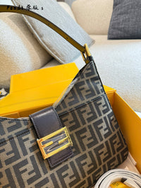 Zucca Shoulder Bag