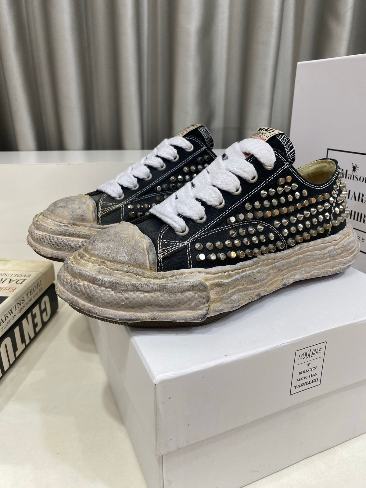 Peterson 23 Embellished Low-Top Trainers
