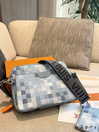 Trio Messenger Bag