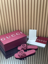 Interlocking G Slide Sandals