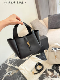 Le 5 à 7 Small Bucket Bag in Grained Leather