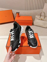 26S Bouncing Sneakers