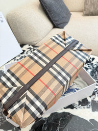 Highlands Shoulder Bag