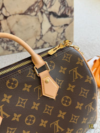 Cruise 2027 Collection Bag