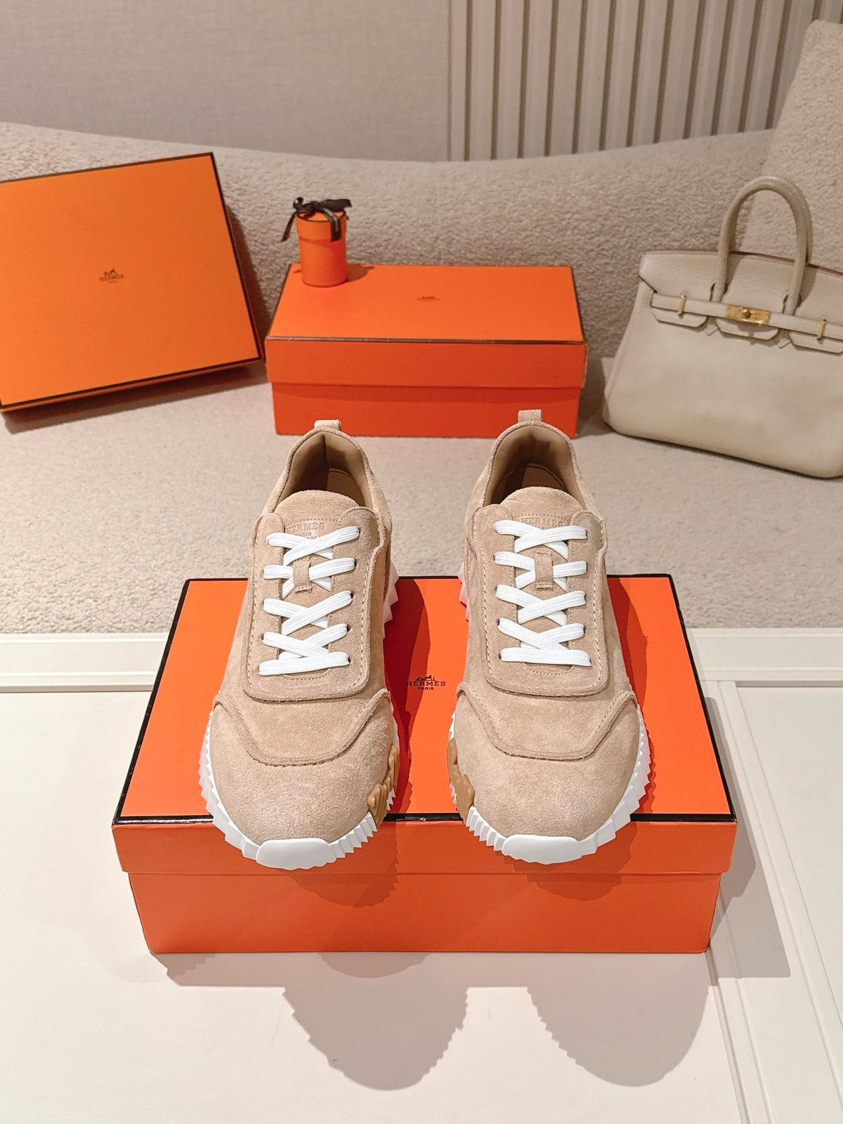 26S Bouncing Sneakers