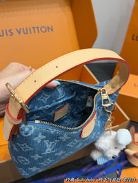 Hills Pochette Bag