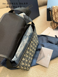 Jett Messenger Bag