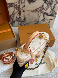 Vanity Chain Pouch