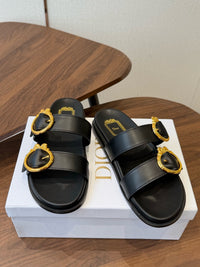 26S Médaillon Buckle Slides