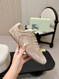 Knight Runner Sneakers