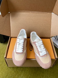 T Sneakers