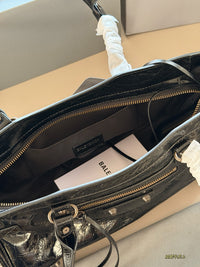 Le City East-West Shoulder Bag