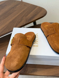 26S Médaillon Buckle Mules