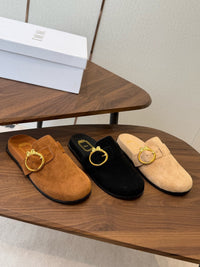 26S Médaillon Buckle Mules