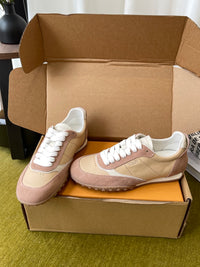 T Sneakers