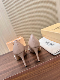Garavani Studdy Pumps