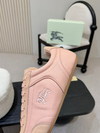 Knight Runner Sneakers