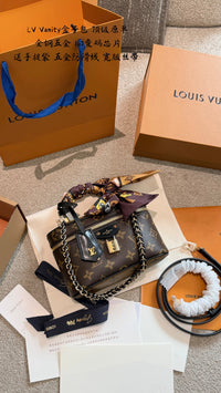 Vanity Chain Pouch Bag
