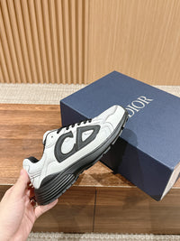 B30 Sneakers