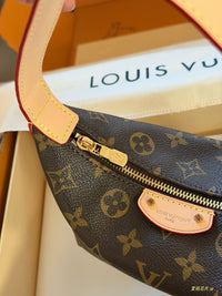 Hills Pochette Bag
