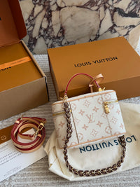 Vanity Chain Pouch