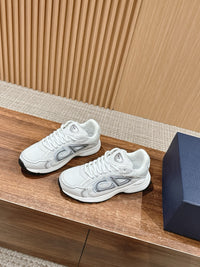 B30 Sneakers
