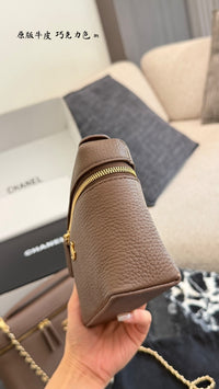 26A Vanity with Chain