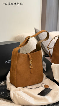 Le 5 à 7 Shoulder Bag