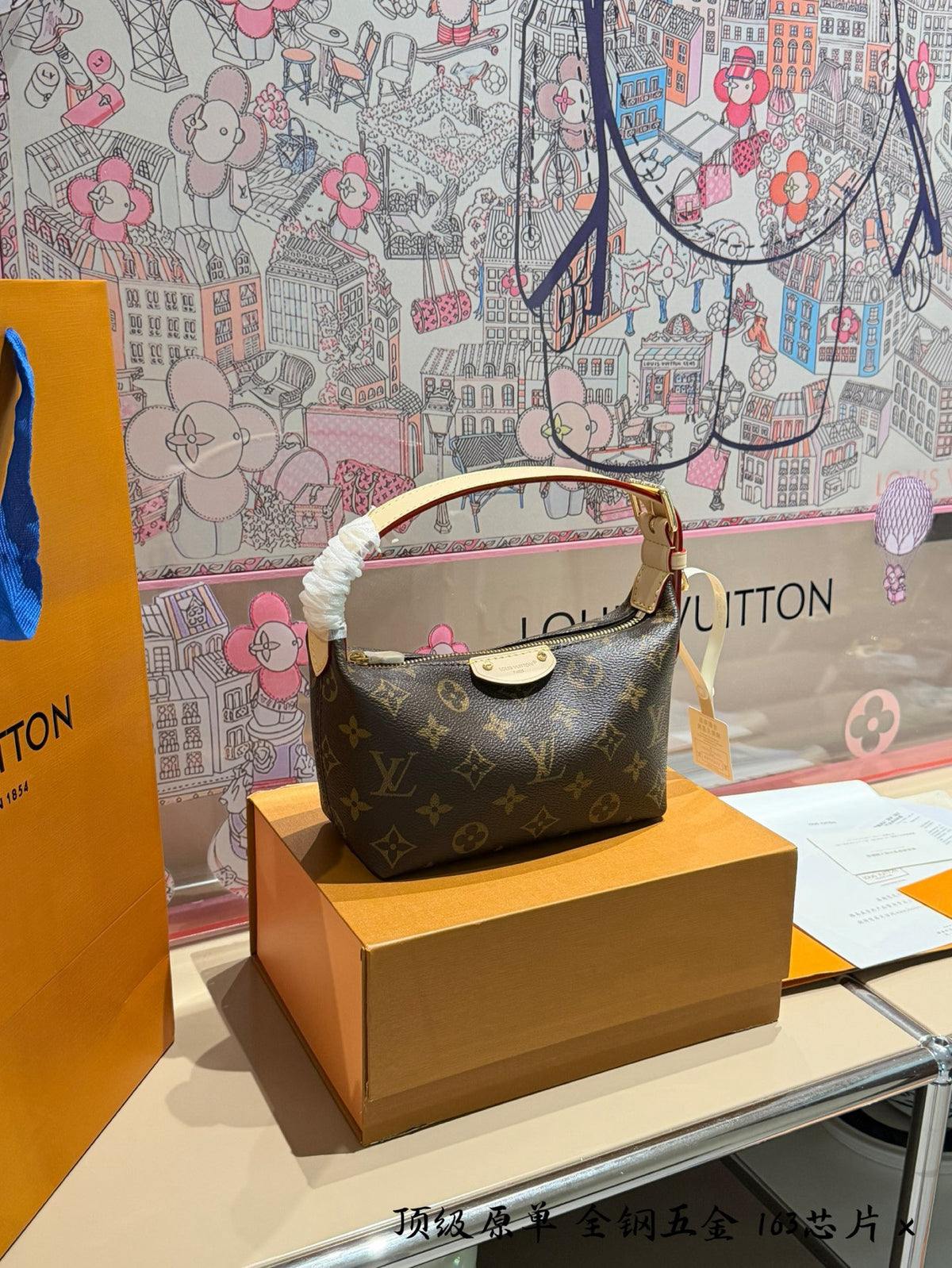 Hills Pochette Bag