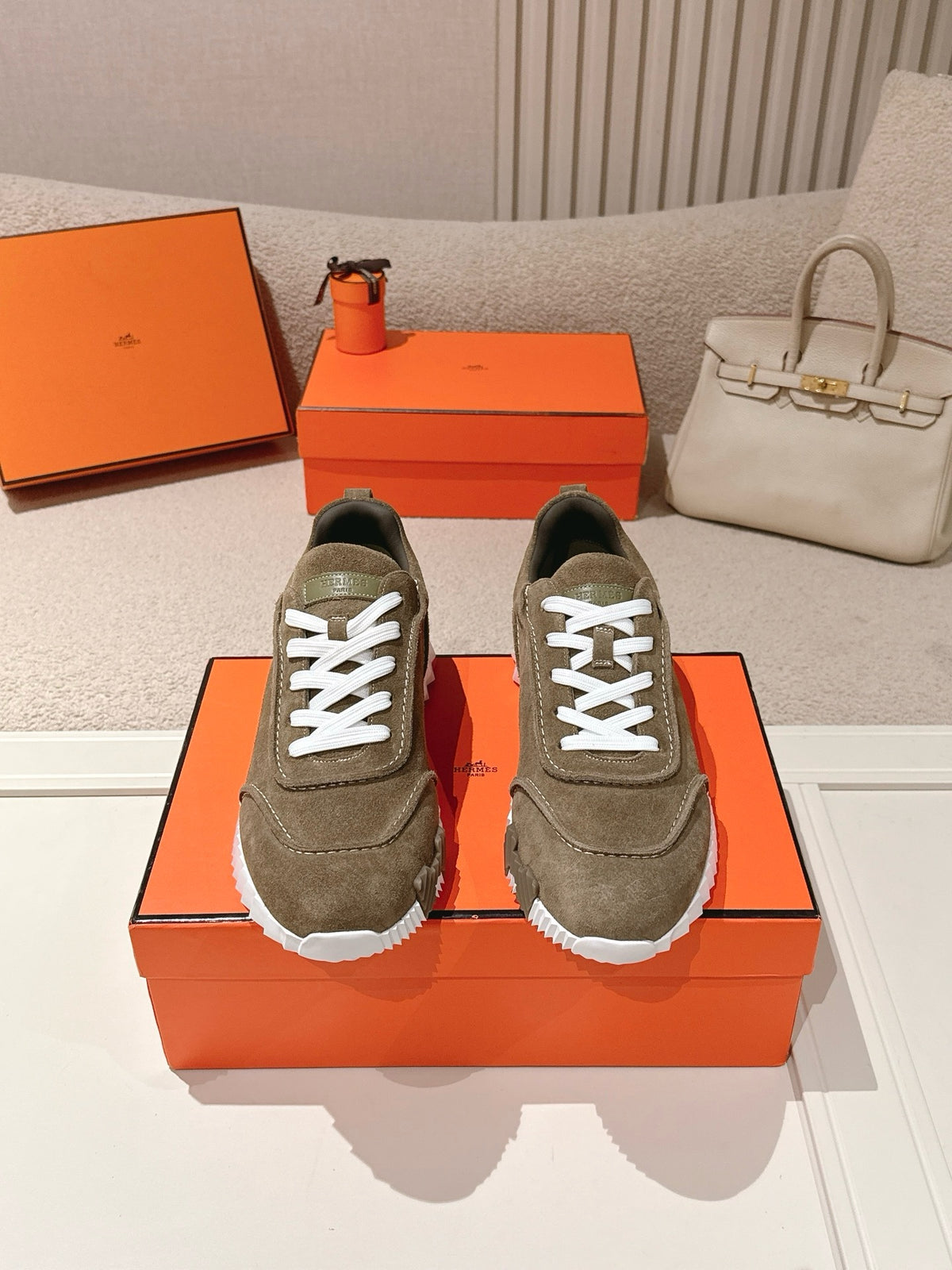 26S Bouncing Sneakers