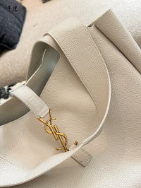 Shopping Bag in Grained Leather