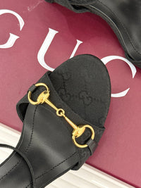Donna Wedge Sandals