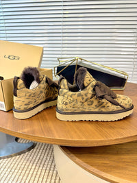 Lowmel Sneakers