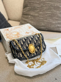 Médaillon Flap Bag
