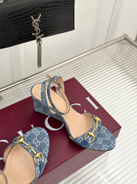 Donna Wedge Sandals