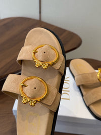 26S Médaillon Buckle Slides